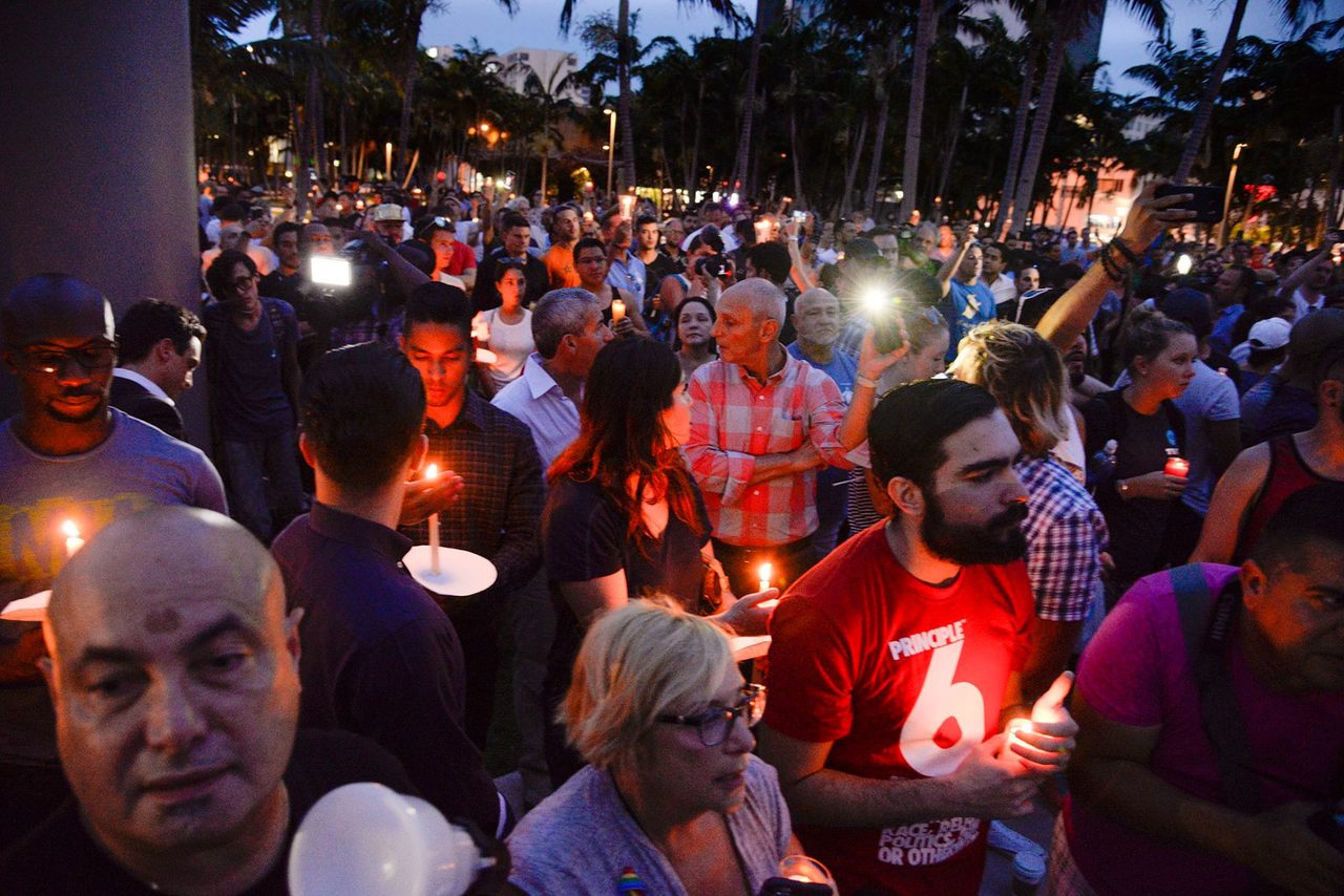 Manifestation lundi soir à Miami Beach en hommage aux victimes d'Orlando (photo : Philippe Levine, maire de Miami Beach)