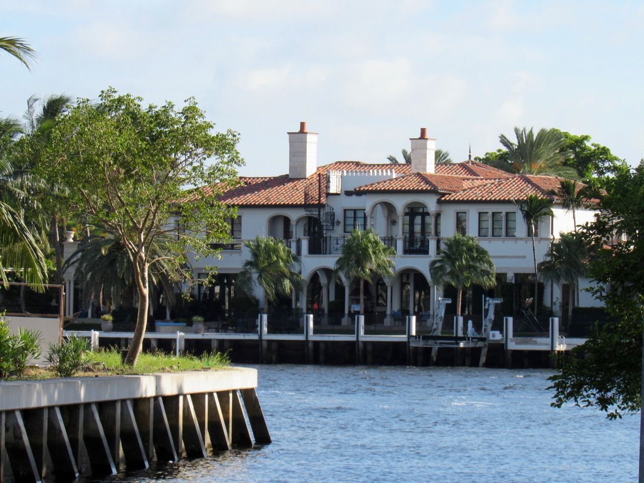 Maisons sur les rivières dans le quartier de Las Olas à Fort Lauderdale en Floride