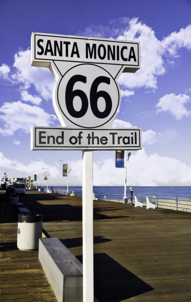 La fin de la Route 66 au pier (jetée) de Santa Monica, en Californie.