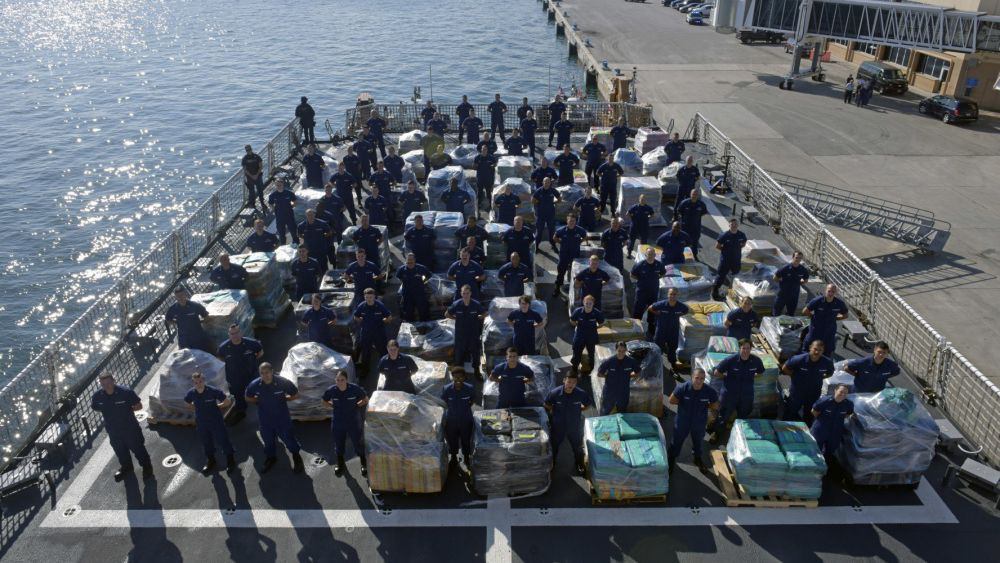Le garde-côte Hamilton a déchargé les 26,5 tonnes saisies à Port Everglades. (Crédit : USCG image)