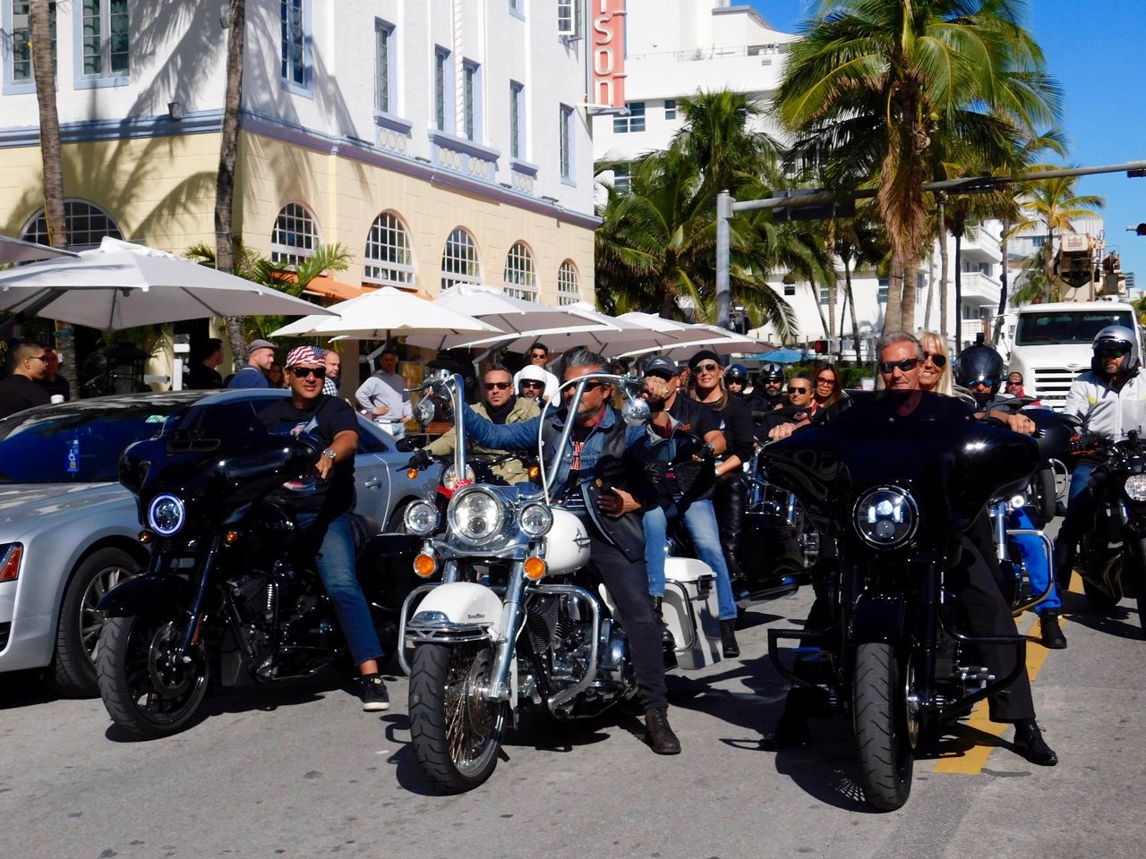 Hommage des bikers de Miami à Johnny Hallyday.