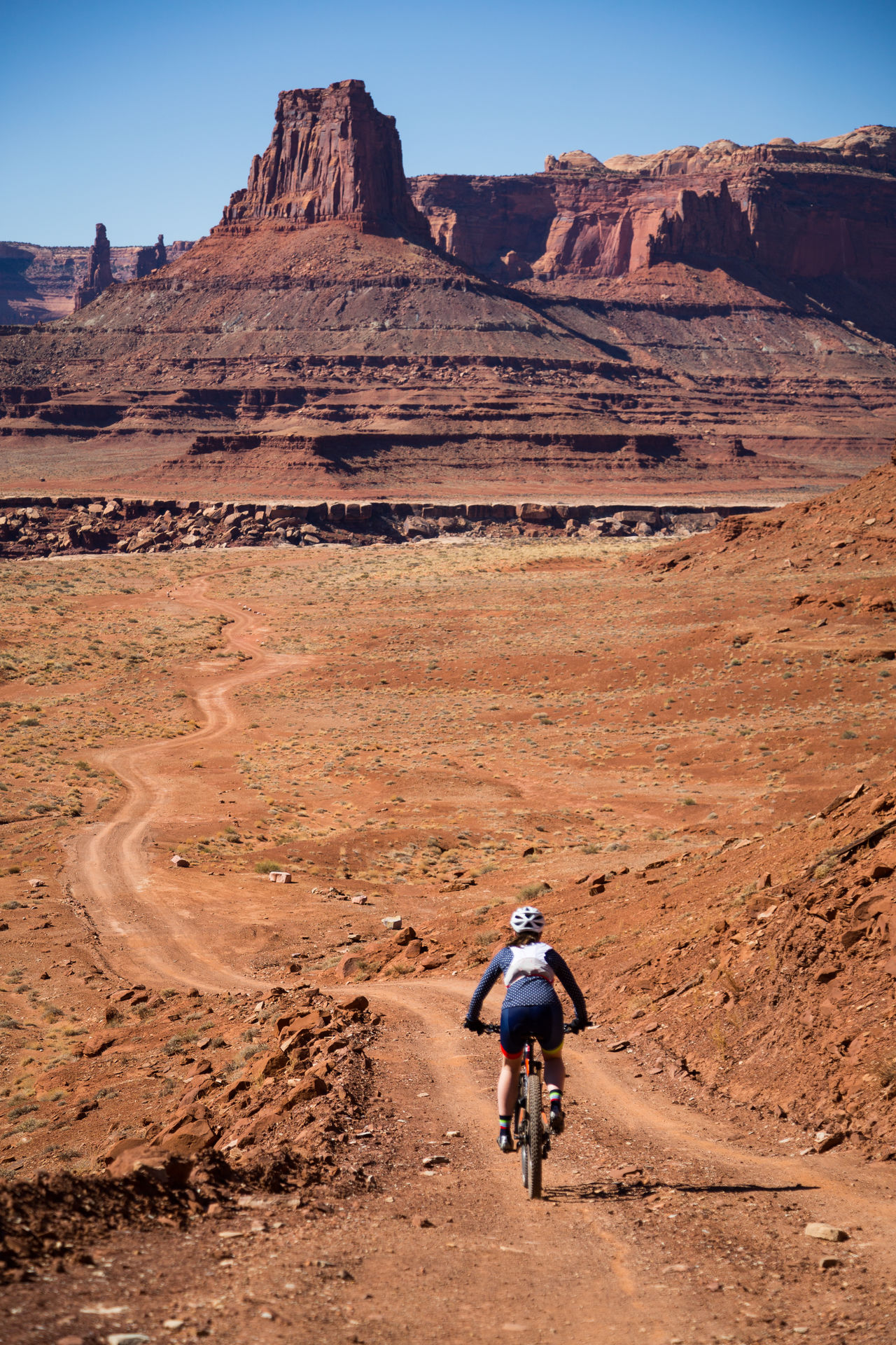Vélo sur le White Rim de Canyonlands. 