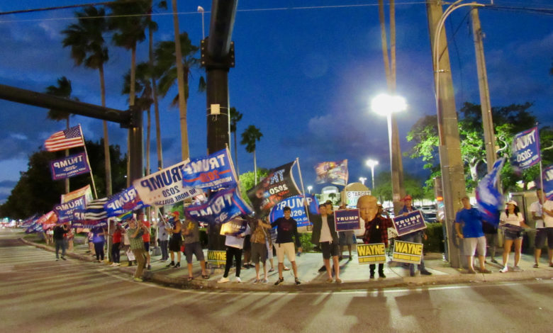 Partisans de Donald Trump dans les rues de Fort Lauderdale (Floride) ce 3 novembre à 18h.