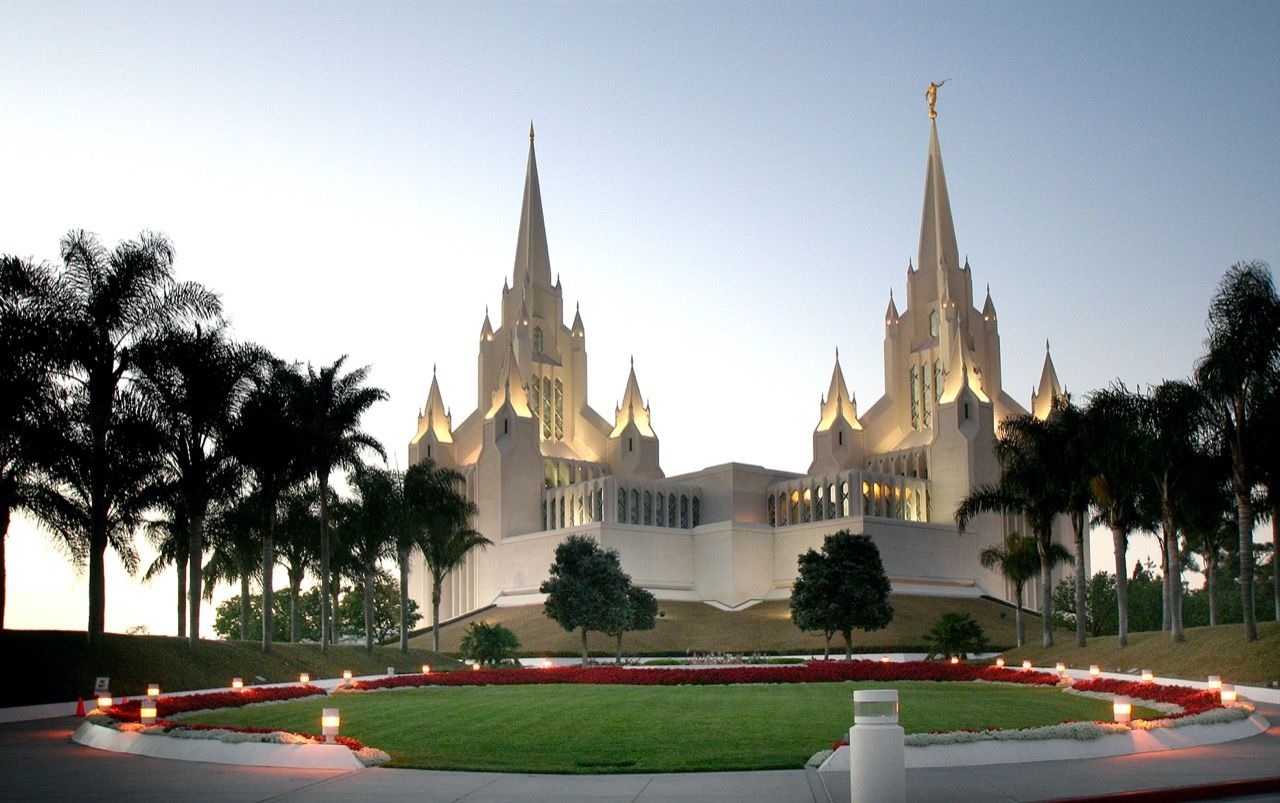 Les mormons ont toujours des temples à l'architecture remarquable. Ici celui de La Jolla. 