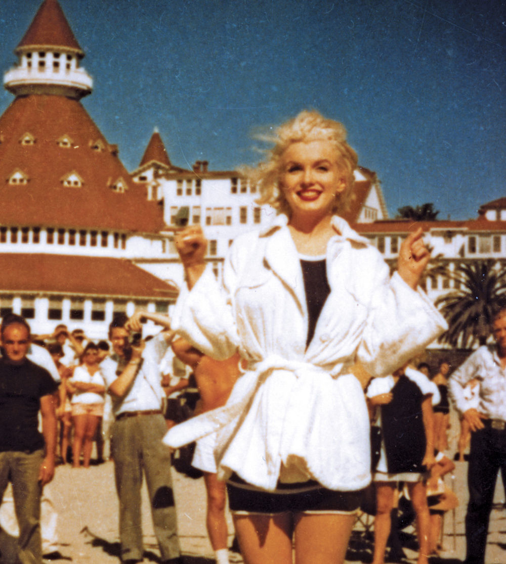 Marylin Monroe devant le Coronado Hotel dans "Some like it hot".