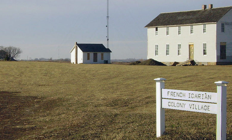Les Icariens : l'aventure des communautés françaises utopiques aux Etats-Unis. Cette photo : la colonie icarienne de Corning, dans l'Iowa.