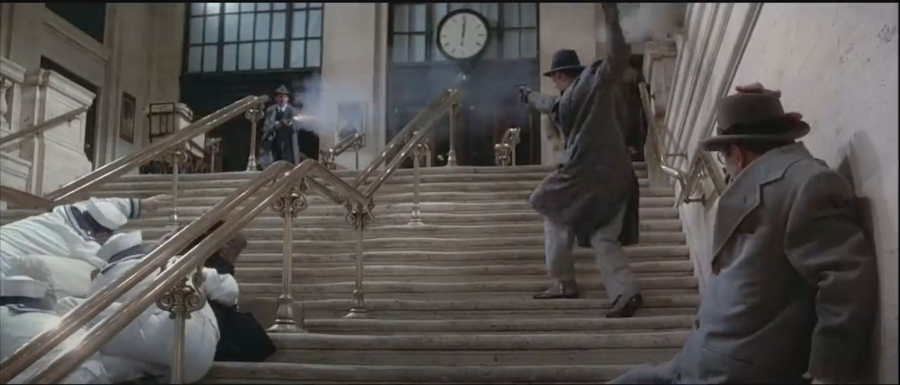 La scène de la fusillade dans les escaliers de marbre d'Union Station, avec Elliott Ness (Kevin Costner) dans le film Les Incorruptibles.