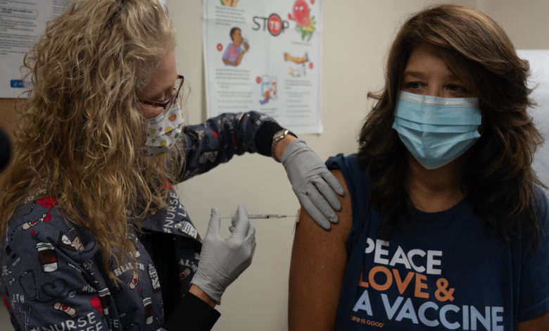 Century Village vaccine ses Snowbirds à partir du 5 janvier à Deerfield Beach en Floride.