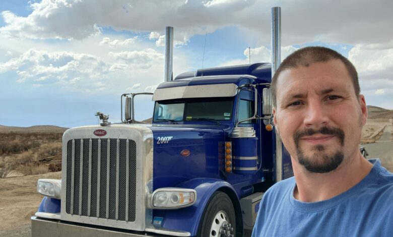 Un chauffeur de George Transport, entreprise qui transporte les autos sur un camion entre le Canada et les USA (dont la Floride)