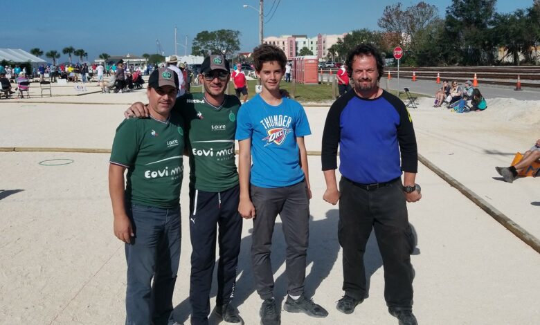 Miami Pétanque (Cette photo : David et Bruno à gauche, en quart de finale à Amelia contre une équipe française de Jupiter)