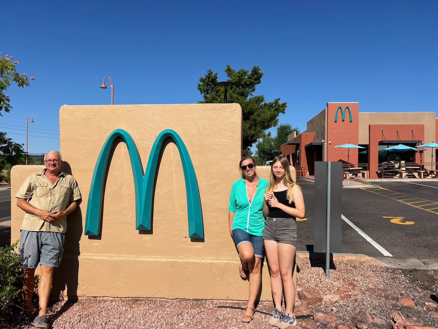 Le fameux "seul McDonald's bleu du monde" à Sedona